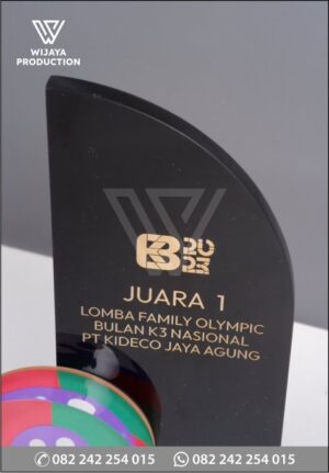 Detail Plakat Akrilik Juara Lomba Family Olympic