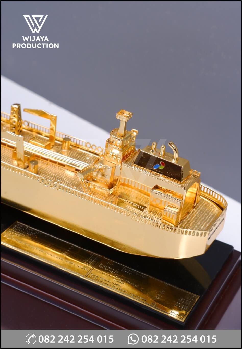 Detail Souvenir Miniatur Kapal Tanker Pertamina Pride