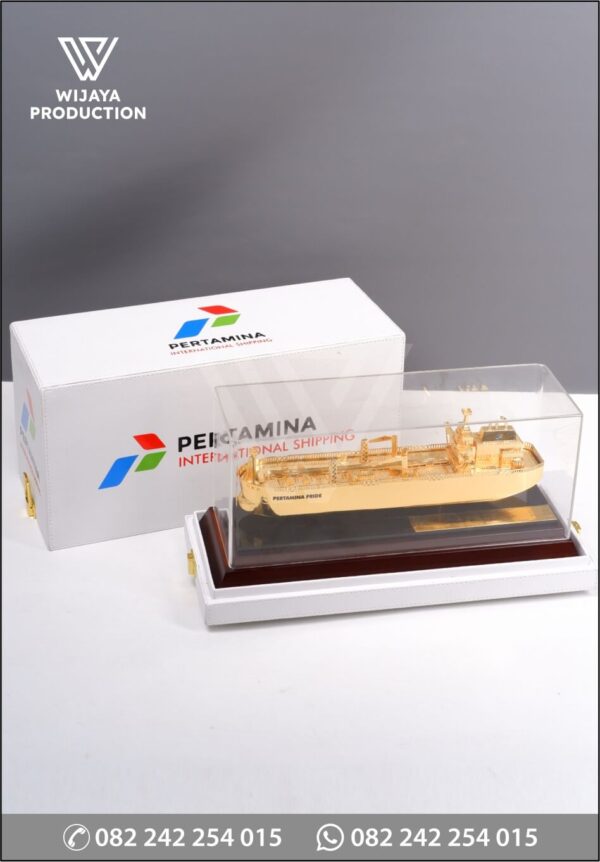 Box Souvenir Miniatur Kapal Tanker Pertamina Pride