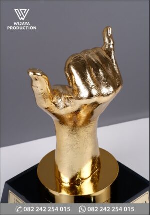 TR116 Piala Bentuk Tangan | Salam Satu Bahu
