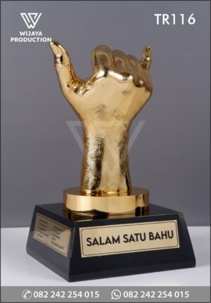 TR116 Piala Bentuk Tangan | Salam Satu Bahu